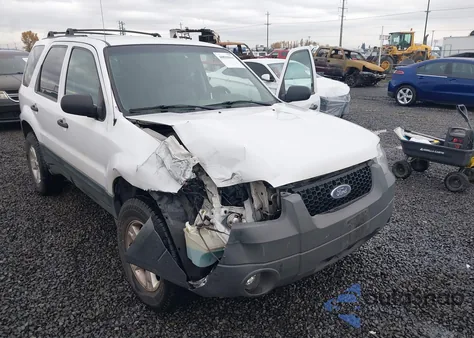 2005 Ford Escape Xlt z USA, uszkodzony, nr VIN 1FMYU93105KA05917